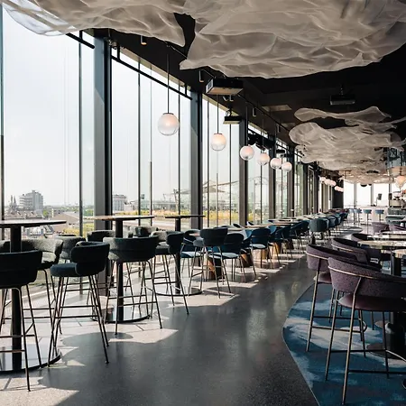 Doubletree By Hilton Station