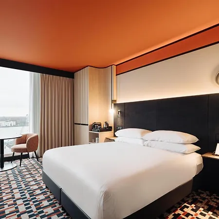 Doubletree By Hilton Station Amsterdam