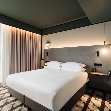 Doubletree By Hilton Station Hotel