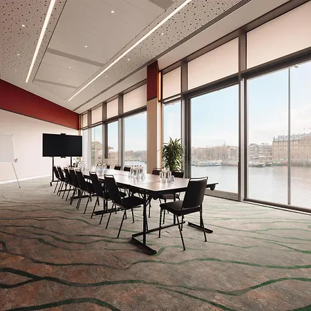 Doubletree By Hilton Station Hotel