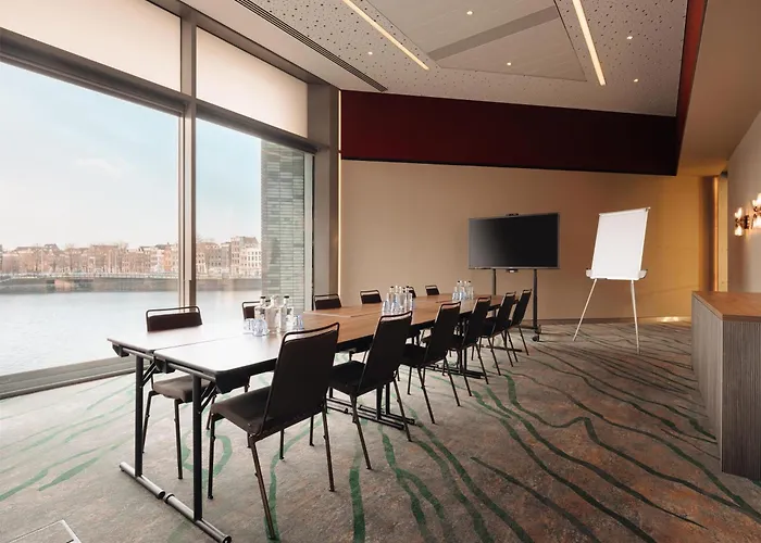 Doubletree By Hilton Station 4*