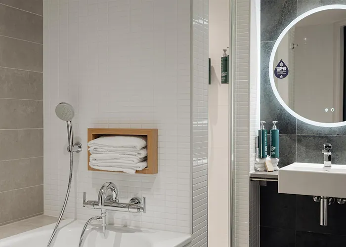 Doubletree By Hilton Station Hotel