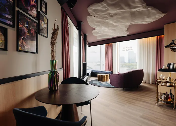 Hotel Doubletree By Hilton Station