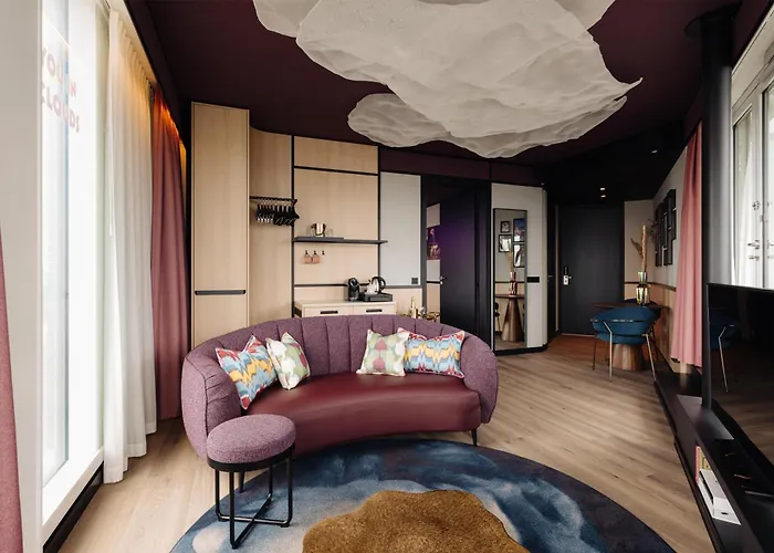 Doubletree By Hilton Station 4*