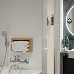 Doubletree By Hilton Station מלון
