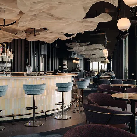 Doubletree By Hilton Station Hotel